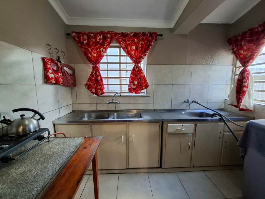 4 Bedroom Property for Sale in Oakdale Western Cape
